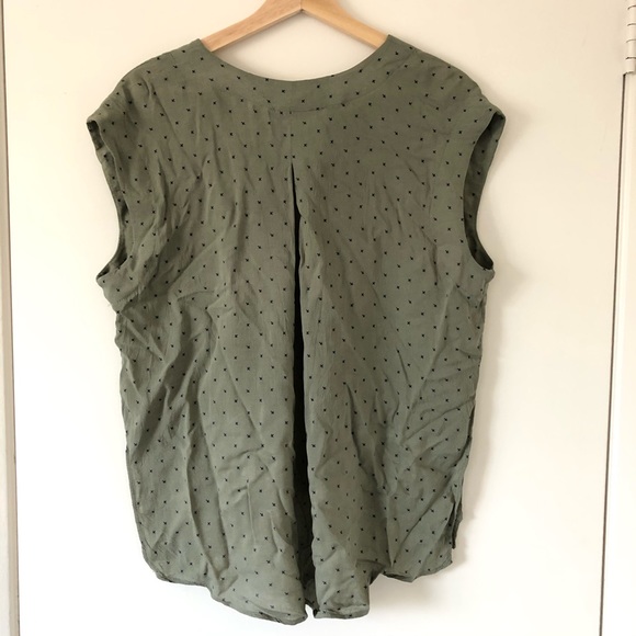 Universal Thread Green pattern top - Picture 6 of 6